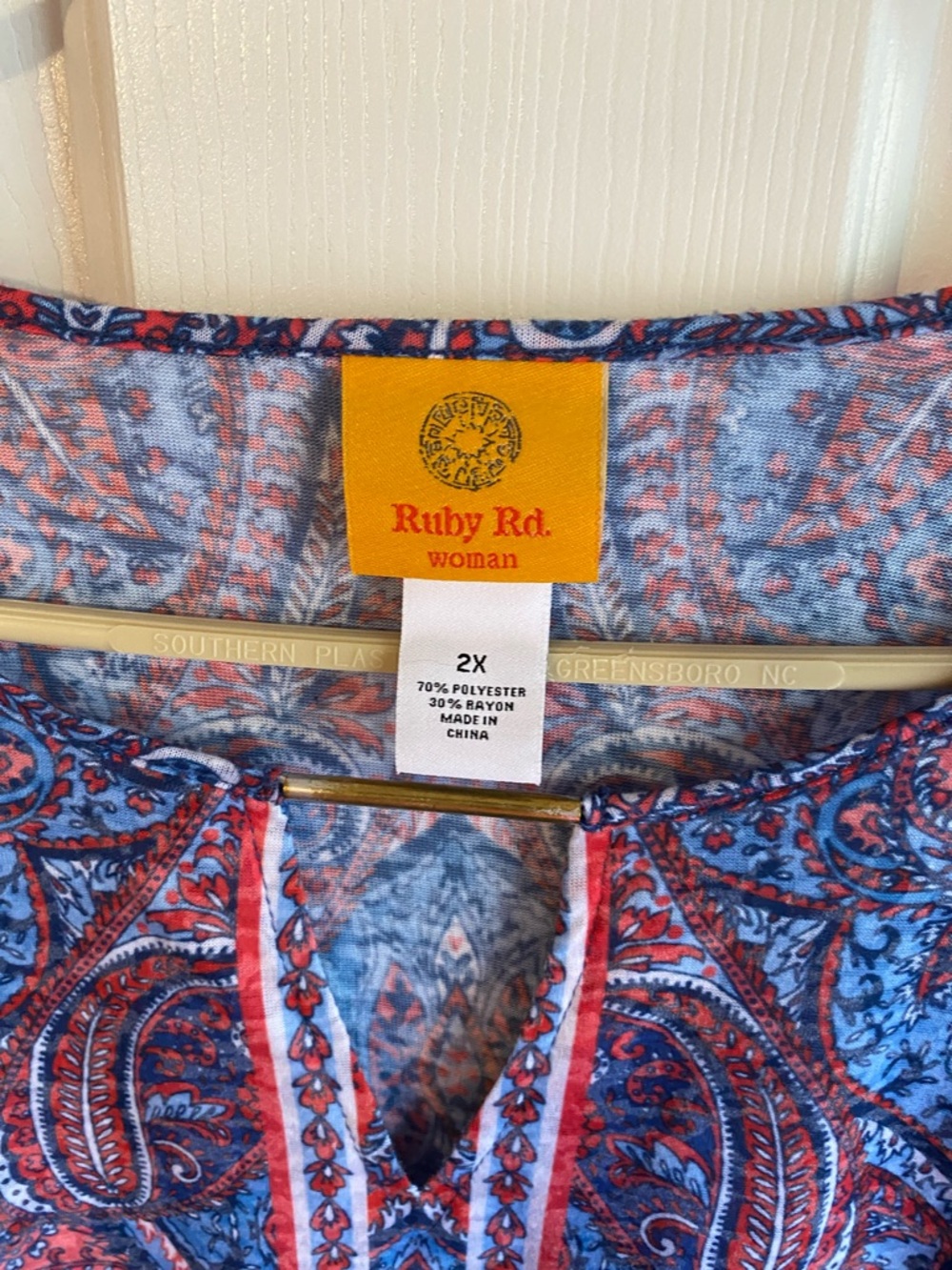 Ruby Rd. Red and Blue Paisley Print  with Key Hole Design Tunic Top Size 2X - Picture 2 of 13